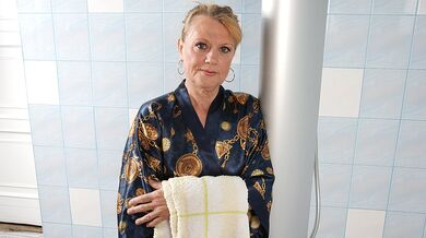 Horny mature slut getting dirty in her bathroom